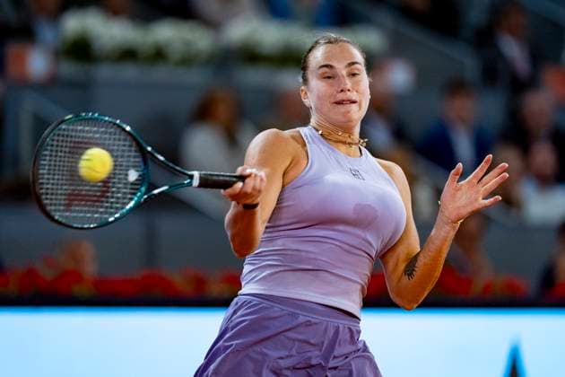 Mutua Madrid Open 2025 Aryna Sabalenka of Belarus plays a forehand in the quarter-final match against Marta Kostyuk of Ukraine at the Mutua Madrid Open 2025 tournament celebrated at La Caja Magica on April 30, 2025 in Madrid, Spain. Madrid La Caja Magica Madrid Spain Copyright: xAlbertoxGardinx AGardin_20250430_Mutua_Madrid_Open_1136
