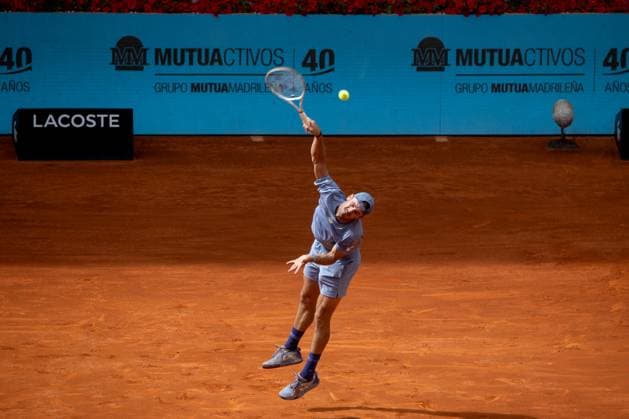 Jack Draper Vs Tommy Paul in Madrid, Spain - 30 Apr 2025 American Tommy Paul plays against British Jack Draper (not visible) during a match at the 2025 Mutua Madrid Open, held at La Caja Mágica. Final score: 6-2 6-2 for Draper Madrid Spain Copyright: xDavidxCanalesx xSOPAxImagesx DCOpenMadridDraperPaul-40