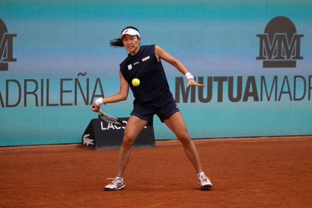 Elina Svitolina Vs Moyuka Uchijima in Madrid, Spain - 30 Apr 2025 Japanese player Moyuka Uchijima plays against Ukrainian player Elina Svitolina (not visible) during a match at the 2025 Mutua Madrid Open, held at La Caja Mágica. Final score: 2-6 1-6 for Svitolina Madrid Spain Copyright: xDavidxCanalesx xSOPAxImagesx DCOpenMadrid-01