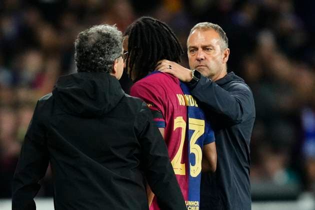 FC Barcelona, Barca v FC Internazionale Milano - UEFA Champions League 2024 25 Semi Final First Leg Hansi Flick head coach of Barcelona with Jules Kounde centre-back of Barcelona and France what is replaced injured during the UEFA Champions League 2024 25 Semi Final First Leg match between FC Barcelona and FC Internazionale Milano at Estadi Olimpic Lluis Companys on April 30, 2025 in Barcelona, Spain. Barcelona Madrid Spain  Copyright: xJosexBretonx originalFilename:bretonhernandez-fcbarcel250430_npKLq.jpg