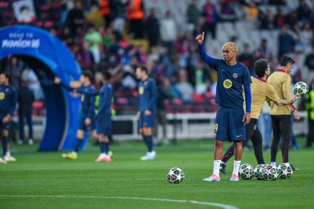 FC Barcelona, Barca v INTER MILAN OLIMPIC STADIUM LLUIS COMPANYS. MONTJUIC,BARCELONA. APRIL 30,2025 FC BARCELONA vs FC INTER MILAN April 30,2025 Lamine Yamal (19) of FC Barcelona warming up during the UEFA Champions League semi-final match between FC Barcelona and Inter Milan at Olimpic Stadium Lluis Companys of MontjuÃ¯c in Barcelona, Spain. Barcelona ESP Copyright: xS.xRosx