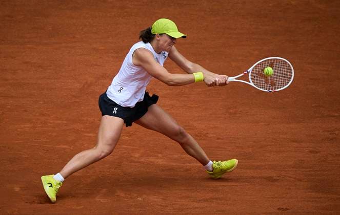 (250501) -- SPAIN, May 1, 2025 -- Iga Swiatek competes during the women s singles quarterfinal between Iga Swiatek of Poland and Madison Keys of the United States at the Madrid Open tennis tournament, in Madrid, Spain, April 30, 2025. (Photo by Xinhua) (SP)SPAIN-MADRID-TENNIS-MADRID OPEN-WOMEN S SINGLES PabloxMorano 