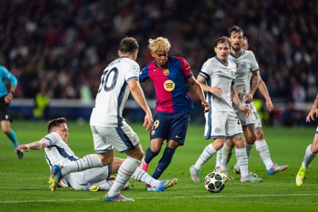 (250501) -- BARCELONA, May 1, 2025 -- Lamine Yamal (2nd L) of FC Barcelona, Barca competes during the UEFA Champions League semifinal 1st leg between FC Barcelona and Inter Milan in Barcelona, Spain, April 30, 2025. (Photo by Xinhua) (SP)SPAIN-BARCELONA-FOOTBALL-CHAMPIONS LEAGUE-BARCELONA VS INTER MILAN Joanxgosa 