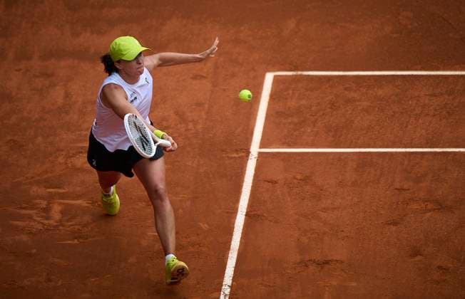 (250501) -- SPAIN, May 1, 2025 -- Iga Swiatek competes during the women s singles quarterfinal between Iga Swiatek of Poland and Madison Keys of the United States at the Madrid Open tennis tournament, in Madrid, Spain, April 30, 2025. (Photo by Xinhua) (SP)SPAIN-MADRID-TENNIS-MADRID OPEN-WOMEN S SINGLES PabloxMorano 