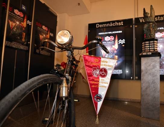 30 04 2025 Football season 2024 2025 Film premiere Cinema film premiere Cinema film premiere Aura of a legend for the 125th anniversary 125 years FCN of 1 FC Nuremberg at Cinecitta Nuremberg The club celebrates 125th birthday Sportfoto Zink DaMa xdaxmax Symbolbild Symbol photo Feature Impression Pennant Match pennant Encounter 1 FC Nuremberg SV 07 Elversberg on 04 May 2025