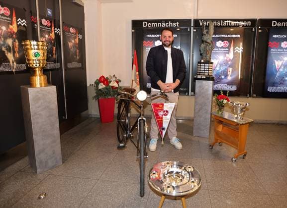 30 04 2025 Football season 2024 2025 Film premiere Cinema film premiere Cinema film premiere Aura of a legend for the 125th anniversary 125 years of FCN of 1 FC Nuremberg at Cinecitta Nuremberg The club celebrates its 125th birthday Sportfoto Zink DaMa xdaxmax Osman Cankaya Sporting Director 1 FC Nuremberg FCN in the exhibition DFB Club Cup German Championship Cup Victoria Trophy Tschammer Pokal