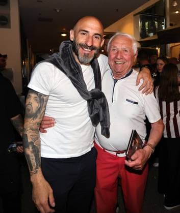 30 04 2025 Football season 2024 2025 Film premiere Cinema film premiere Cinema film premiere Aura of a legend for the 125th anniversary 125 years FCN of 1 FC Nuremberg at Cinecitta Nuremberg The club celebrates its 125th birthday Sportfoto Zink DaMa xdaxmax Javier Pinola Co coach 1 FC Nuremberg FCN Heini Müller Champion player 1961 1 FC Nuremberg FCN hugging each other