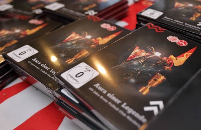 30 04 2025 Football season 2024 2025 Film premiere Cinema film premiere Cinema film premiere Aura of a legend for the 125th anniversary 125 years FCN of 1 FC Nuremberg at Cinecitta Nuremberg The club celebrates 125th birthday Sportfoto Zink DaMa xdaxmax Symbolbild Symbol photo Feature Impression DVD Film Filmdvd Aura of a legend 125 years First Football Club Nuremberg