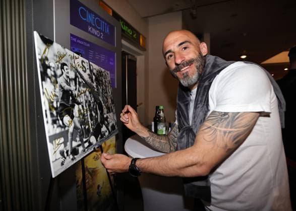 30 04 2025 Football season 2024 2025 Film premiere Cinema film premiere Cinema film premiere Aura of a legend for the 125th anniversary 125 years FCN of 1 FC Nuremberg at Cinecitta Nuremberg The club celebrates its 125th birthday Sportfoto Zink DaMa xdaxmax Javier Pinola Co coach 1 FC Nuremberg FCN signs autographs Autographs