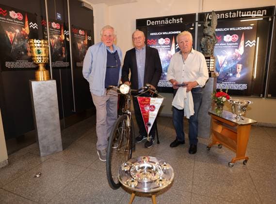 30 04 2025 Football season 2024 2025 Film premiere Cinema film premiere Cinema film premiere Aura of a legend for the 125th anniversary 125 years of FCN of 1 FC Nuremberg at Cinecitta Nuremberg The club celebrates its 125th birthday Sportfoto Zink DaMa xdaxmax Fritz Popp Champion player 1968 1 FC Nuremberg FCN Horst Leupold Champion player 1968 1 FC Nuremberg FCN Stefan Steff Reisch Champion player 1961 1 FC Nuremberg FCN in the exhibition DFB Club Cup German Championship Cup Victoria Trophy Tschammer Pokal