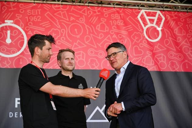 01 05 2025, xhfmx, Radsport Radklassiker 2025, Frankfurt Eschborn Minister of the Interior Hesse Boris Rhein DFL DFB REGULATIONS PROHIBIT ANY USE OF PHOTOGRAPHS as IMAGE SEQUENCES and or QUASI VIDEO Frankfurt am Main