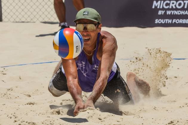(250501) -- LAGUNA PROVINCE, May 1, 2025 -- Leigh Sinoto of the United States competes during the men s qualification match between Jett Rocker-Graham Killian Donovan of Australia and Leigh Sinoto Cody Price of the United States at the Volleyball World Beach Pro Tour Futures in Laguna Province, the Philippines, May 1, 2025. ) (SP)PHILIPPINES-LAGUNA PROVINCE Beach volleyball, Beachvolleyball BEACH PRO TOUR FUTURES ROUELLExUMALI 