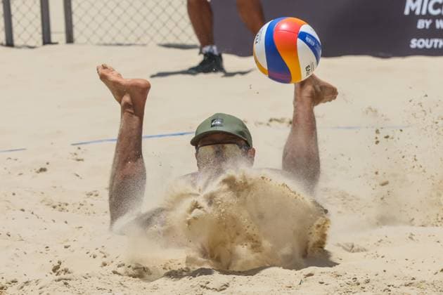 (250501) -- LAGUNA PROVINCE, May 1, 2025 -- Leigh Sinoto of the United States competes during the men s qualification match between Jett Rocker-Graham Killian Donovan of Australia and Leigh Sinoto Cody Price of the United States at the Volleyball World Beach Pro Tour Futures in Laguna Province, the Philippines, May 1, 2025. ) (SP)PHILIPPINES-LAGUNA PROVINCE Beach volleyball, Beachvolleyball BEACH PRO TOUR FUTURES ROUELLExUMALI 