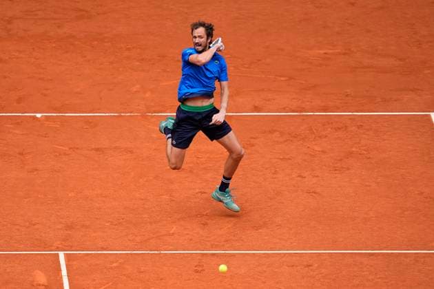 May 1, 2025, Madrid, Madrid, Spain: Daniil Medvedev of Russia in action against Casper Ruud of Norway during the Mutua Madrid Open 2025, ATP, Tennis Herren Masters 1000 and WTA, Tennis Damen 1000 tennis tournament, celebrated at Caja Magica on May 01, 2025 in Madrid, Spain. Madrid Spain - ZUMAa181 20250501_zaa_a181_016 Copyright: xOscarxJ.xBarrosox