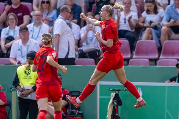 01 05 2025 FC Bayern Munich SV Werder Bremen, DFB Pokal Women, season 2024 2025, final, at RheinEnergie Stadium in Cologne Munichs Lea Schüller cheers after her goal for 1 0 Important note According to the regulations of the DFL German Football League and the DFB German Football Association, it is prohibited to use or have used photographs taken in the stadium and or of the match in the form of sequential images and or video-like photo series Copyright: xDavidxInderliedx