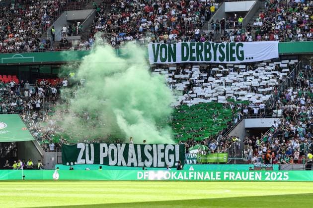 Soccer I Women I 2024 2025 season I DFB Cup I Final I FC Bayern Munich SV Werder Bremen I 01 05 2025 Werder Bremen fans set off pyrotechnics before kick-off Cologne RheinEnergieStadion North Rhine-Westphalia Germany Copyright: xLobeca InesxHähnelx