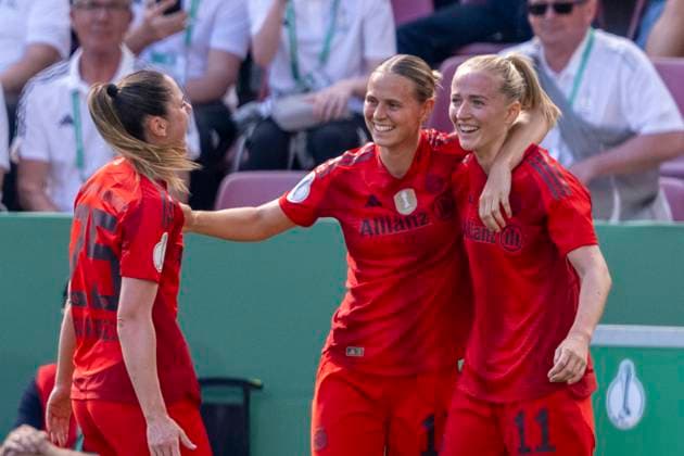 01 05 2025 FC Bayern Munich SV Werder Bremen, DFB Pokal Women, season 2024 2025, final, at RheinEnergie Stadium in Cologne Munichs Lea Schüller cheers after her goal for 1 0 Important note According to the regulations of the DFL German Football League and the DFB German Football Association, it is prohibited to use or have used photographs taken in the stadium and or of the match in the form of sequential images and or video-like photo series Copyright: xDavidxInderliedx