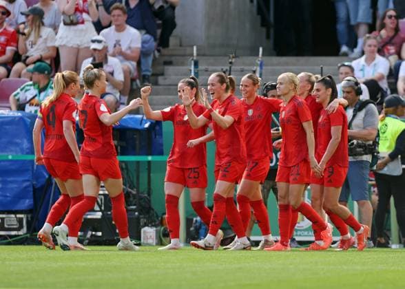 01 05 2025, xovx, Soccer Women DFB Cup Final, FC Bayern München SV Werder Bremen cheering after the goal to 1 0 by Lea Schüller FC Bayern München Köln Rhein Energie Stadion Nordrhein Westfalen Germany EN