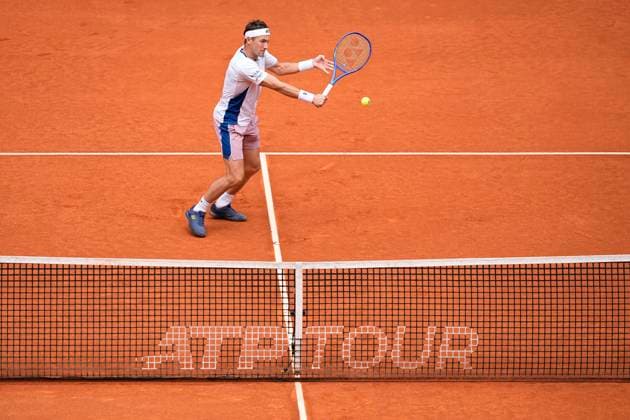 May 1, 2025, Madrid, Madrid, Spain: Casper Ruud of Norway in action against Daniil Medvedev of Russia during the Mutua Madrid Open 2025, ATP, Tennis Herren Masters 1000 and WTA, Tennis Damen 1000 tennis tournament, celebrated at Caja Magica on May 01, 2025 in Madrid, Spain. Madrid Spain - ZUMAa181 20250501_zaa_a181_003 Copyright: xOscarxJ.xBarrosox