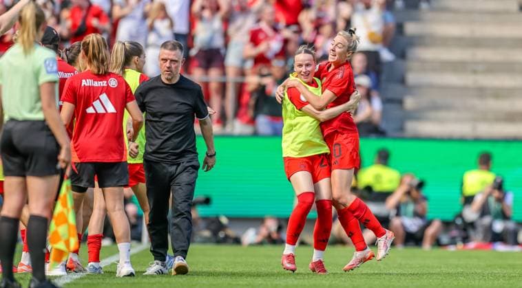 GER, Cologne, FC Bayern Munich vs Werder Bremen, DFB Pokal Women, Football, DFB, Season 2024 2025, Rhein Energie Stadion, Final, in the picture from l Carolin Simon FC Bayern Munich Women 30 cheers about the 1 0 DFB DFL REGULATIONS PROHIBIT ANY USE OF PHOTOGRAPHS AS IMAGE SEQUENCES AND OR QUASI VIDEO, 01 05 2025, Copyright: HMBxMedia HendrikxHamelau