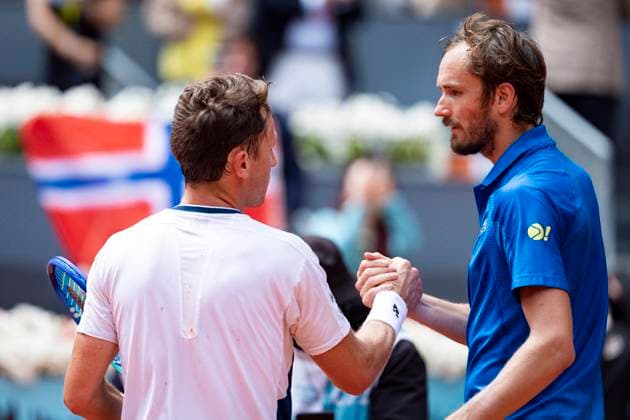 Mutua Madrid Open 2025 Casper Ruud of Norway greets Daniil Medvedev after Men s Singles Quarter-Final match at the Mutua Madrid Open 2025 tournament celebrated at La Caja Magica on May 01, 2025 in Madrid, Spain. Madrid La Caja Magica Madrid Spain Copyright: xAlbertoxGardinx AGardin_20250501_Mutua_Madrid_Open_0115