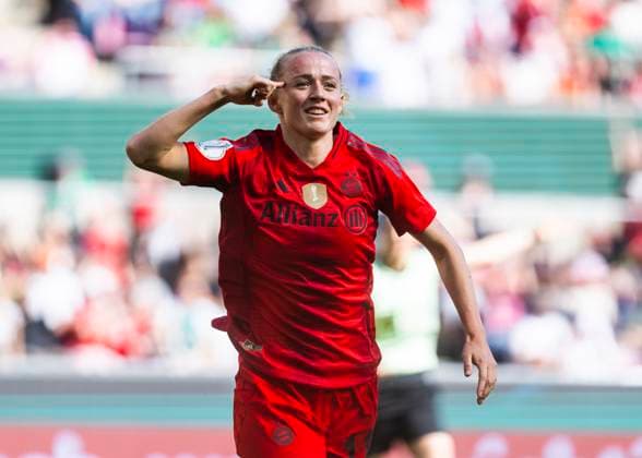 Sport Themen der Woche KW18 Sport Bilder des Tages Köln, RheinEnergieStadion, 01.05.2025: Lea Schueller of Muenchen celebrates scoring the 1:0 goal during DFB cup final FC Bayern Muenchen v. Werder Bremen. *** Cologne, RheinEnergieStadion, 01 05 2025 Lea Schueller of Muenchen celebrates scoring the 1 0 goal during DFB cup final FC Bayern Muenchen v Werder Bremen