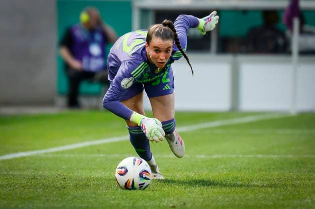 45 DFB Cup Final Womens FC Bayern Munich SV Werder Bremen, 01 05 2025 Ena Mahmutovic FC Bayern Munich, 32 in follow-up 45 DFB Cup Final Womens FC Bayern Munich SV Werder Bremen on 01 05 2025 at RheinEnergie Stadium in Cologne North Rhine-Westphalia DFL REGULATIONS PROHIBIT ANY USE OF PHOTOGRAPHS AS IMAGE SEQUENCES AND OR QUASI VIDEO Copyright: xBEAUTIFULxSPORTS AxelxKohringx