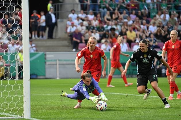 Ena Mahmutovic FCB, 32 holds the ball, 01 05 2025, Cologne Germany , Soccer, DFB Pokal Frauen, FC Bayern München SV Werder Bremen, DFB DFL REGULATIONS PROHIBIT ANY USE OF PHOTOGRAPHS AS IMAGE SEQUENCES AND OR QUASI VIDEO xmkx