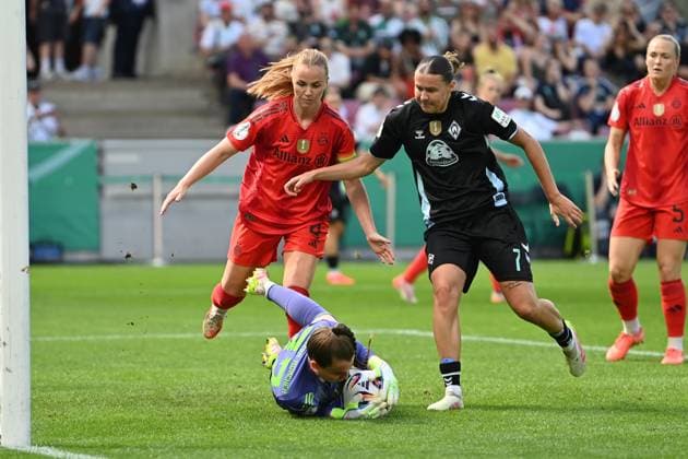 Ena Mahmutovic FCB, 32 holds the ball, 01 05 2025, Cologne Germany , Soccer, DFB Pokal Frauen, FC Bayern München SV Werder Bremen, DFB DFL REGULATIONS PROHIBIT ANY USE OF PHOTOGRAPHS AS IMAGE SEQUENCES AND OR QUASI VIDEO xmkx