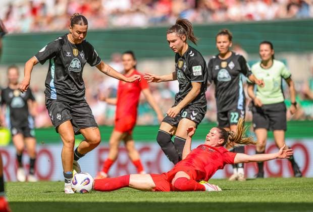 GER, Cologne, FC Bayern Munich vs Werder Bremen, DFB Pokal Women, Football, DFB, Season 2024 2025, Rhein Energie Stadion, Final, in the picture from l Larissa Mühlhaus Werder Bremen 7 , Sarah Zadrazil FC Bayern Munich Women 25 DFB DFL REGULATIONS PROHIBIT ANY USE OF PHOTOGRAPHS AS IMAGE SEQUENCES AND OR QUASI VIDEO, 01 05 2025, Copyright: HMBxMedia HendrikxHamelau