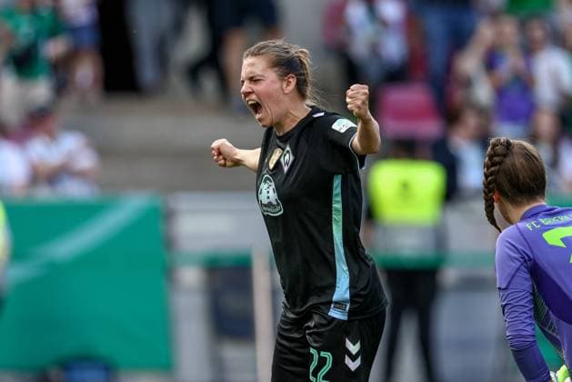 from left goal scorer Rieke Dieckmann SV Werder Bremen, 22 with goal celebration, cheering, jubilant, optimistic, game scene, highlight, joy about the goal to 2 1, THE DFB REGULATIONS PROHIBIT ANY USE OF PHOTOGRAPHS AS IMAGE SEQUENCES AND OR QUASI VIDEO , 01 05 2025, Cologne Germany , Football, DFB Cup Final Women, FC Bayern Munich SV Werder Bremen xobx