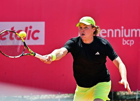 American second seed Alex Michelsen reaches quarterfinals of Estoril Open Estoril Open, ATP 175 Challenge Tour, 01 05 2025, round of 16 In the round of 16 of the Estoril Open in Portugal, American second seed Alex MICHELSEN defeats Italian Giovanni Fonio to reach the quarterfinals of the clay court tournament Estoril Estoril Tenis Club Lisbon Portugal