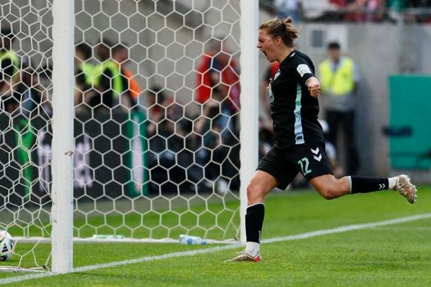 45 DFB Cup Final Women FC Bayern Munich SV Werder Bremen, 01 05 2025 Goal celebration after Rieke Dieckmann SV Werder Bremen, 22 45 DFB Cup Final Women FC Bayern Munich SV Werder Bremen on 01 05 2025 at RheinEnergie Stadium in Cologne North Rhine-Westphalia DFL REGULATIONS PROHIBIT ANY USE OF PHOTOGRAPHS AS IMAGE SEQUENCES AND OR QUASI VIDEO Copyright: xBEAUTIFULxSPORTS AxelxKohringx
