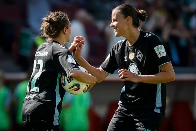 45 Womens DFB Cup Final FC Bayern Munich SV Werder Bremen, 01 05 2025 Hanna Nemeth SV Werder Bremen, 23 after Rieke Dieckmann SV Werder Bremen, 22 scored the final goal to make it 2 1 45 Womens DFB Cup Final FC Bayern Munich SV Werder Bremen on 01 05 2025 at RheinEnergie Stadium in Cologne North Rhine-Westphalia DFL REGULATIONS PROHIBIT ANY USE OF PHOTOGRAPHS AS IMAGE SEQUENCES AND OR QUASI VIDEO Copyright: xBEAUTIFULxSPORTS AxelxKohringx