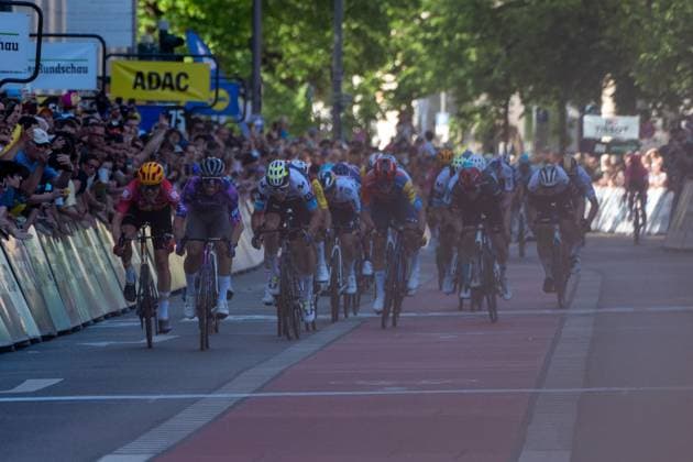 01 05 2025, xhfmx, Radsport Radklassiker 2025, Frankfurt Eschborn Finish of the leading group DFL DFB REGULATIONS PROHIBIT ANY USE OF PHOTOGRAPHS as IMAGE SEQUENCES and or QUASI VIDEO Frankfurt am Main