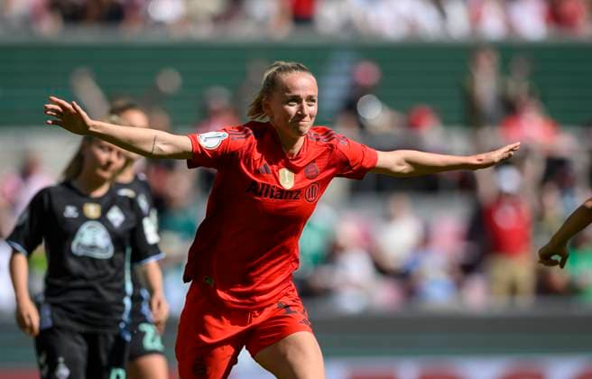 Cheering Lea SCHUELLER Schüller M after her goal for 1 0, DFB Pokal Final Women 2025, FC Bayern Muenchen M SV Werder Bremen HB , on 01 05 2025 in Koeln Germany DFB regulations prohibit any use of photographs as image sequences and or quasi video Â