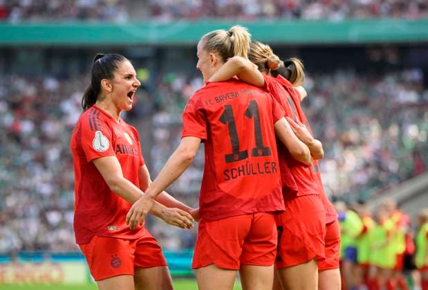 Cheering Lea SCHUELLER Schüller M after her goal to 1 0, with Jovana DAMNJANOVIC l M DFB Pokal Final Women 2025, FC Bayern Muenchen M SV Werder Bremen HB , on 01 05 2025 in Koeln Germany DFB regulations prohibit any use of photographs as image sequences and or quasi video Â