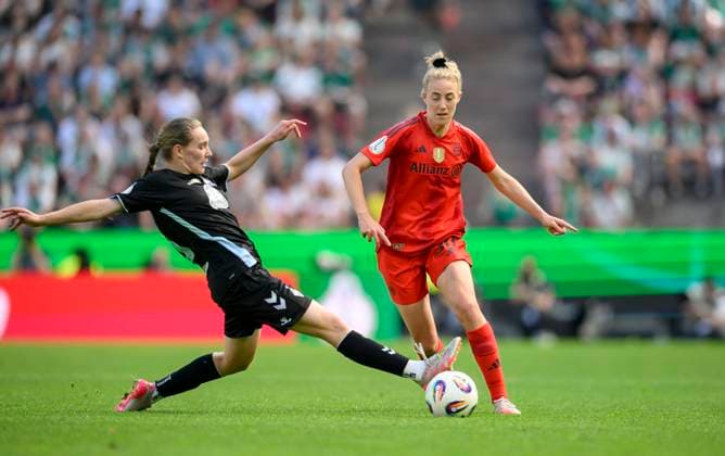 v l Maria Penner HB , Carolin SIMON M Action, duel, DFB Pokal Final Women 2025, FC Bayern Muenchen M SV Werder Bremen HB , on 01 05 2025 in Cologne Germany DFB regulations prohibit any use of photographs as image sequences and or quasi video Â