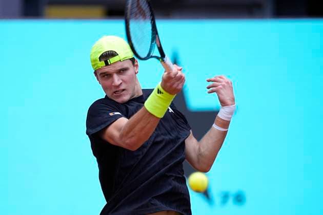 May 1, 2025, Madrid, Madrid, Spain: Jakub Mensik of Czech Republic in action against Francisco Cerundolo of Argentina during the Mutua Madrid Open 2025, ATP, Tennis Herren Masters 1000 and WTA, Tennis Damen 1000 tennis tournament, celebrated at Caja Magica on May 01, 2025 in Madrid, Spain. Madrid Spain - ZUMAa181 20250501_zaa_a181_055 Copyright: xOscarxJ.xBarrosox