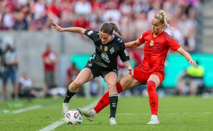 GER, Cologne, FC Bayern Munich vs Werder Bremen, DFB Pokal Women, Football, DFB, Season 2024 2025, Rhein Energie Stadion, Final, pictured from l Reena Wichmann Werder Bremen 6 , Giulia Gwinn FC Bayern Munich Women 7 DFB DFL REGULATIONS PROHIBIT ANY USE OF PHOTOGRAPHS AS IMAGE SEQUENCES AND OR QUASI VIDEO, 01 05 2025, Copyright: HMBxMedia HendrikxHamelau
