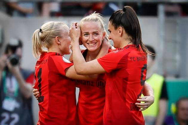 45 DFB Cup Final Women FC Bayern Munich SV Werder Bremen, 01 05 2025 Goal celebration after the 3 1 goal by Lea Schüller FC Bayern Munich, 11 45 DFB Cup Final Women FC Bayern Munich SV Werder Bremen on 01 05 2025 at RheinEnergie Stadium in Cologne North Rhine-Westphalia DFL REGULATIONS PROHIBIT ANY USE OF PHOTOGRAPHS AS IMAGE SEQUENCES AND OR QUASI VIDEO Copyright: xBEAUTIFULxSPORTS AxelxKohringx