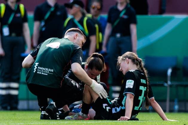 45 DFB Cup Womens Final FC Bayern Munich SV Werder Bremen, 01 05 2025 Maria Penner SV Werder Bremen, 33 has to be substituted due to injury 45 DFB Cup Womens Final FC Bayern Munich SV Werder Bremen, Cologne, RheinEnergiestadion, 01 05 2025 Copyright: xBEAUTIFULxSPORTS Wunderlx