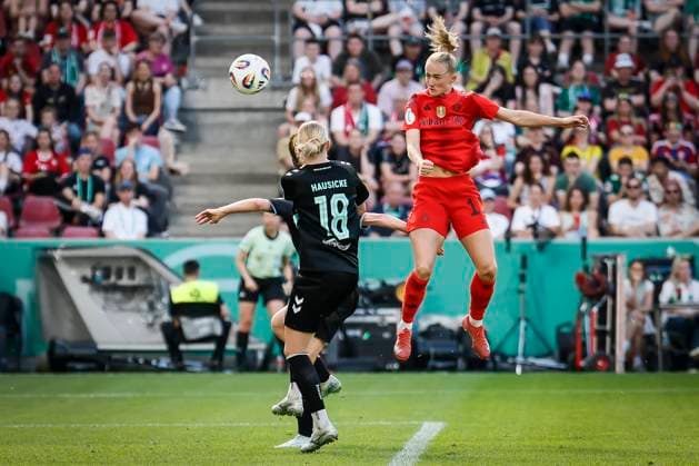 45 Womens DFB Cup Final FC Bayern Munich SV Werder Bremen, 01 05 2025 Lea Schüller FC Bayern Munich, 11 heads to 3 1 45 Womens DFB Cup Final FC Bayern Munich SV Werder Bremen on 01 05 2025 at RheinEnergie Stadium in Cologne North Rhine-Westphalia DFL REGULATIONS PROHIBIT ANY USE OF PHOTOGRAPHS AS IMAGE SEQUENCES AND OR QUASI VIDEO Copyright: xBEAUTIFULxSPORTS AxelxKohringx