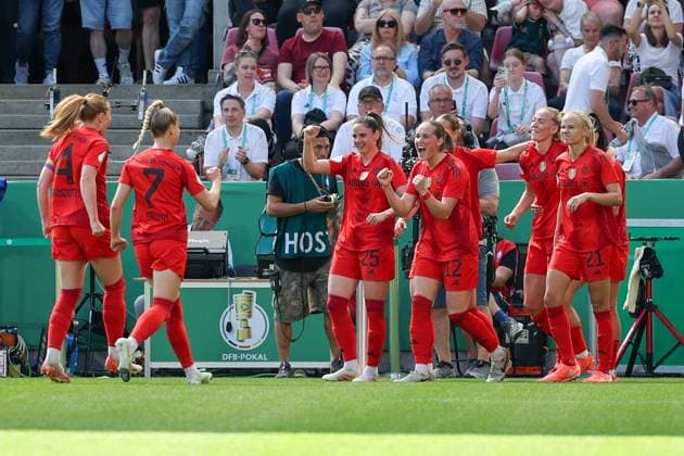 Goal celebration FC Bayern Women, 1 0, Glodis Perla Viggosdottir 4 FC Bayern Muenchen Women , Giulia Gwinn 7 FC Bayern Muenchen Women , b25 , Sydney Lohmann 12 FC Bayern Muenchen Women , Pernille Harder 21 FC Bayern Muenchen Women , SV Werder Bremen vs FC Bayern Women Muenchen, DFB Pokal Final, 01 05 25 DFB regulations prohibit any use of photographs as image sequences and or quasi video kolbert press Koeln NRW Germany Copyright: xkolbert-press MartinxAguerax