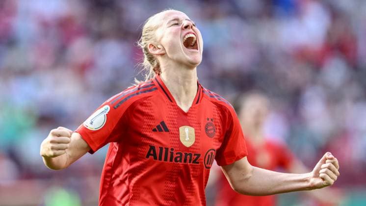 from left goal scorer Lea Schüller FC Bayern Munich, 11 with goal celebration, cheering, jubilant, optimistic, game scene, highlight, joy about the goal to 4 1, THE DFB REGULATIONS PROHIBIT ANY USE OF PHOTOGRAPHS AS IMAGE SEQUENCES AND OR QUASI VIDEO , 01 05 2025, Cologne Germany , Football, DFB Cup Final Women, FC Bayern Munich SV Werder Bremen xobx