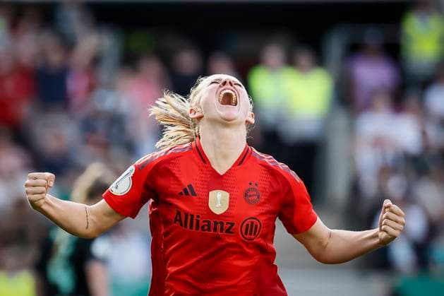 45 DFB Cup Final Womens FC Bayern Munich SV Werder Bremen, 01 05 2025 Goal celebration Lea Schüller FC Bayern Munich, 11 scores to 4 1 45 DFB Cup Final Womens FC Bayern Munich SV Werder Bremen on 01 05 2025 at RheinEnergie Stadium in Cologne North Rhine-Westphalia DFL REGULATIONS PROHIBIT ANY USE OF PHOTOGRAPHS AS IMAGE SEQUENCES AND OR QUASI VIDEO Copyright: xBEAUTIFULxSPORTS AxelxKohringx