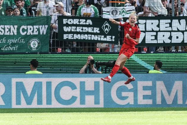 Sport, Soccer, DFB Cup Womens Season 2024 2025 Final FC Bayern Munich SV Werder Bremen 01 05 2025, RheinEnergieSTADION Goal celebration FC Bayern Munich after the goal to 4 1 by Lea Schüller FC Bayern Munich, 11 the goal scorer is happy Cologne RheinEnergieSTADION North Rhine-Westphalia Germany
