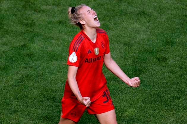 SIMON Carolin Team FC Bayern Muenchen cheers after her goal to 2 0 DFB Cup Final Women 2025 FC Bayern Muenchen Werder Bremen on 01 05 2025 in Cologne Copyright: xLacixPerenyix