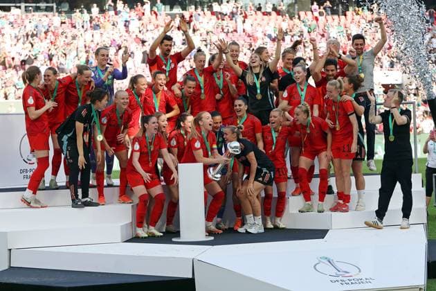 01 05 2025, xovx, Football Women DFB Cup Final, FC Bayern Munich SV Werder Bremen The players of FC Bayern Munich celebrate the victory of the DFB Cup 2024 2025 Cologne Rhein Energie Stadium North Rhine-Westphalia Germany EN