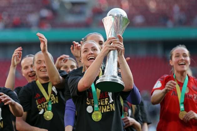 01 05 2025, xovx, Football Women DFB Cup Final, FC Bayern Munich SV Werder Bremen The players of FC Bayern Munich celebrate the victory of the DFB Cup 2024 2025 Cologne Rhein Energie Stadium North Rhine-Westphalia Germany EN